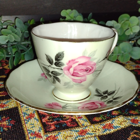 Vtg. Colclough Bone China Teacup and Saucer Pink Roses Made in England - Picture 3 of 10
